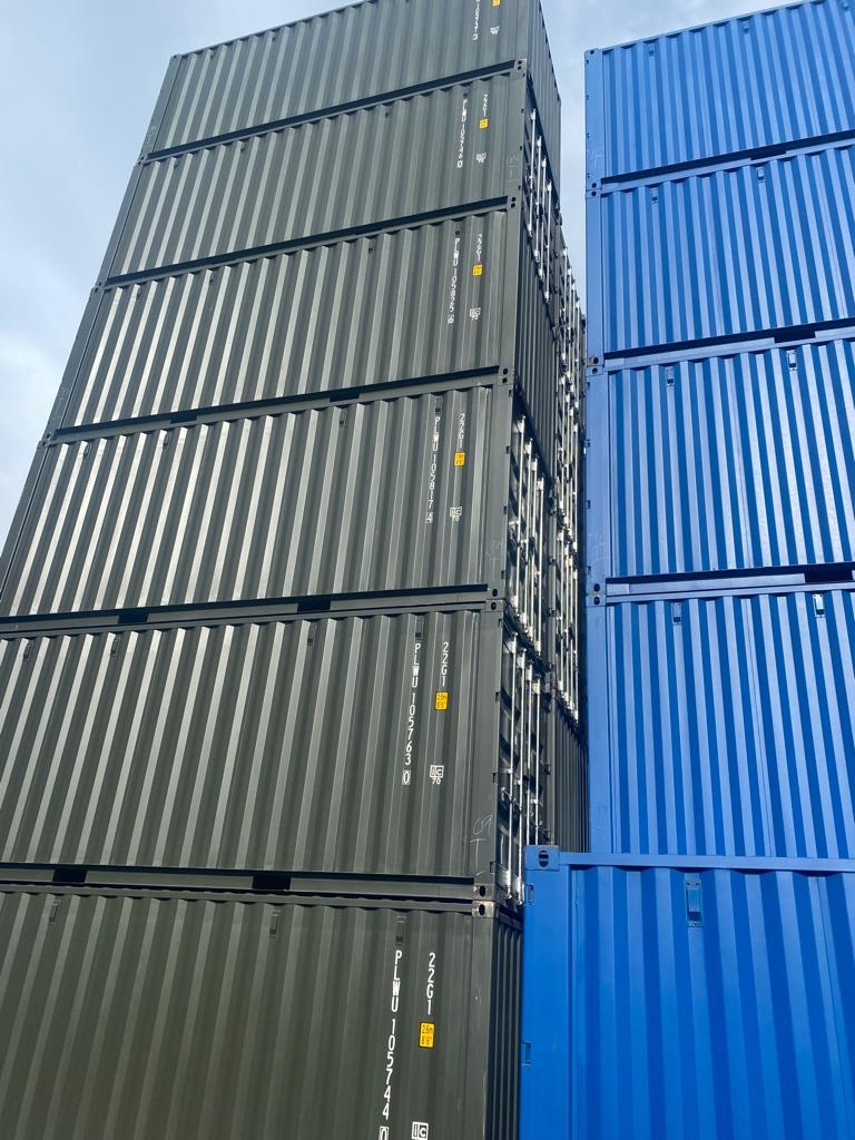 Nove i použité Lodní kontejnery různé velikosti a barvy - 9