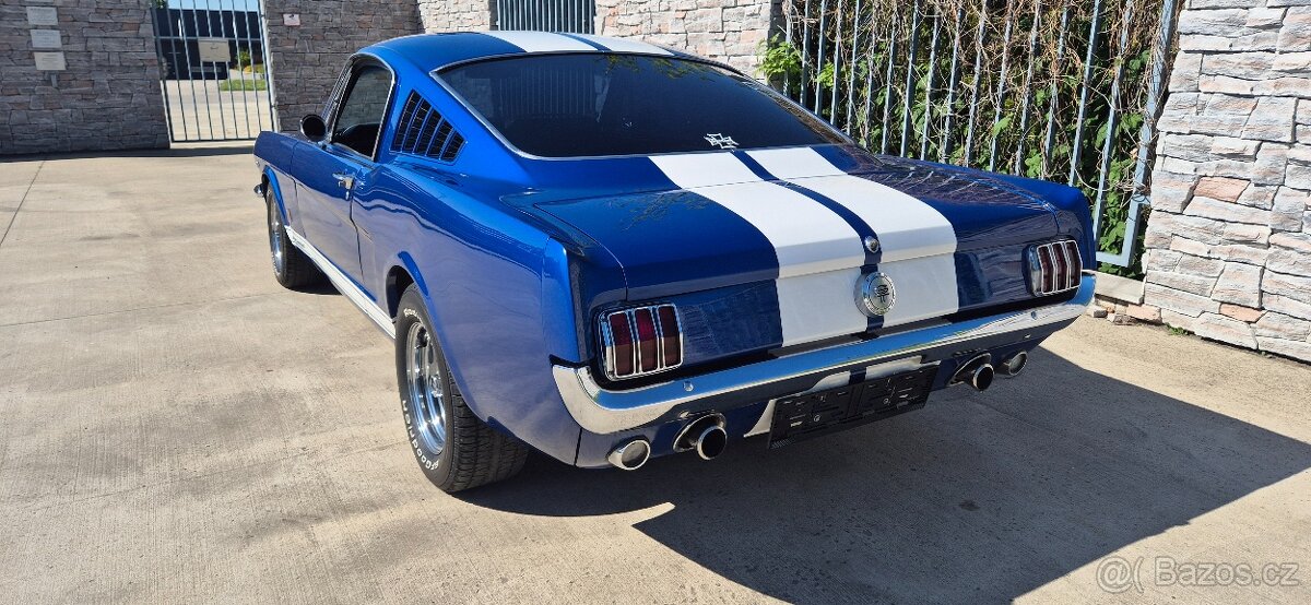 Ford Mustang V8 Fastback GT - 9