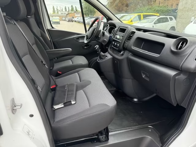 Renault Trafic 2.0 dCi 120 Komfort, 2020, LED 2xBOČNÍ DVEŘE - 9