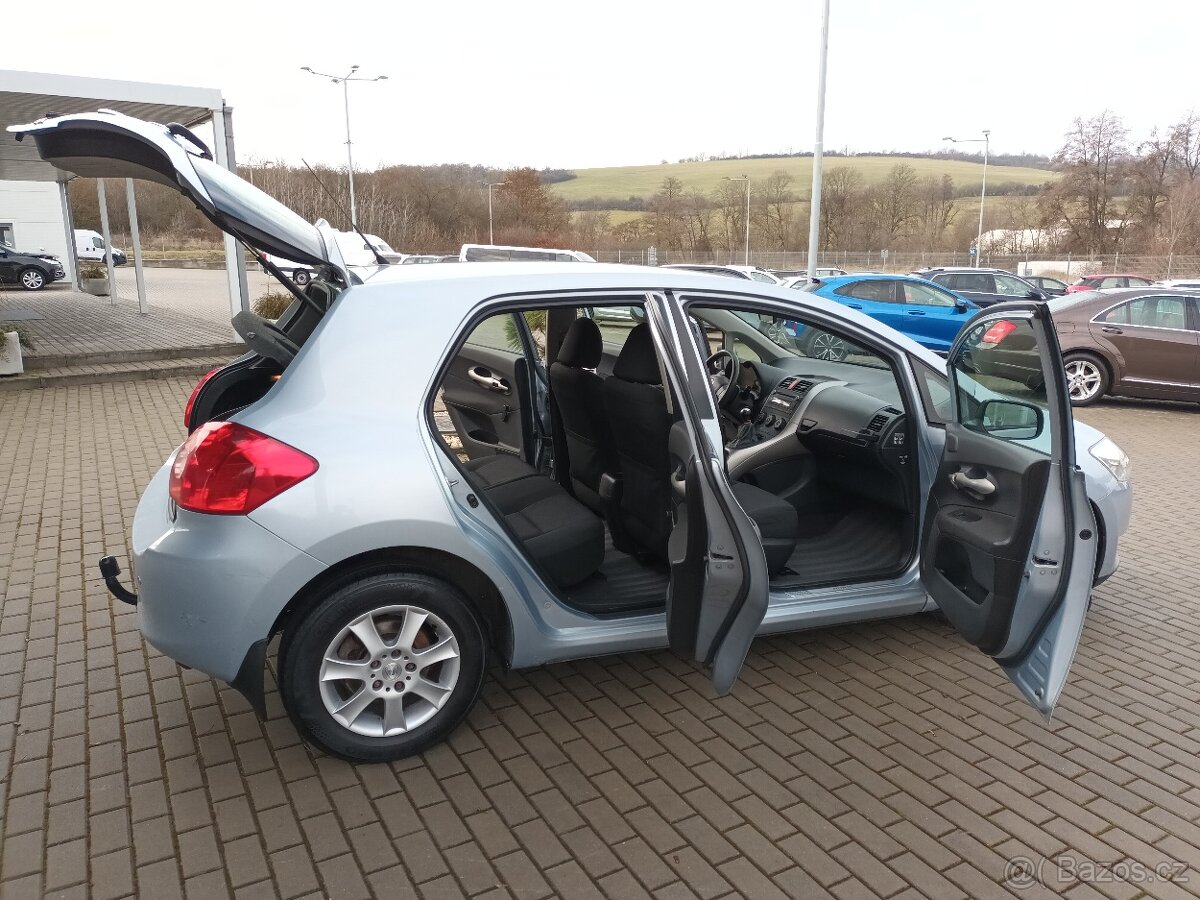 Toyota Auris 1,4 ČR,2MAJ,TAŽNÉ,SERVIS - 9