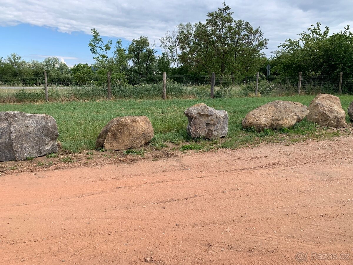 Soliterní kámen - 9