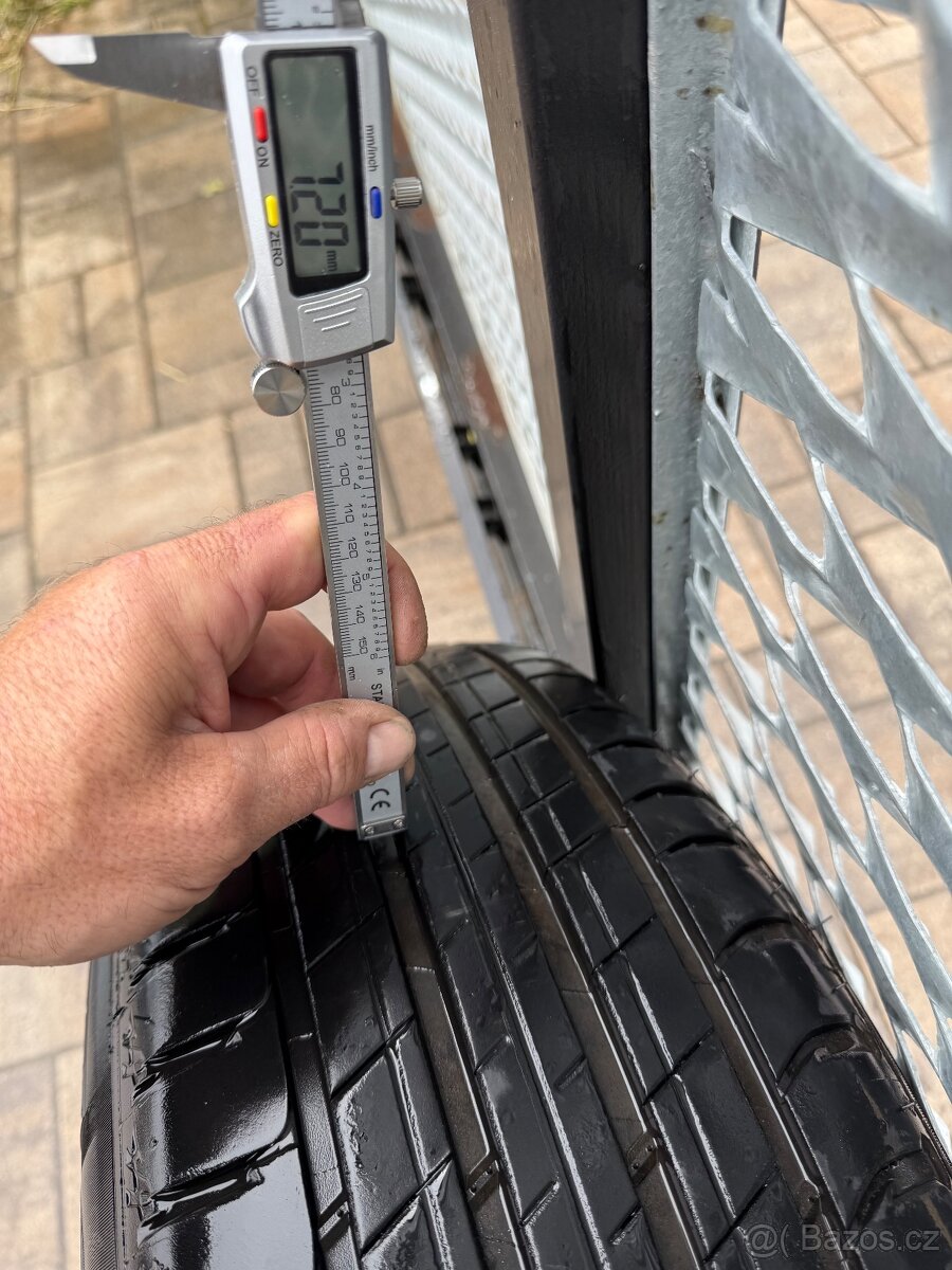 Audi Q5 235/65R17 104w - 9