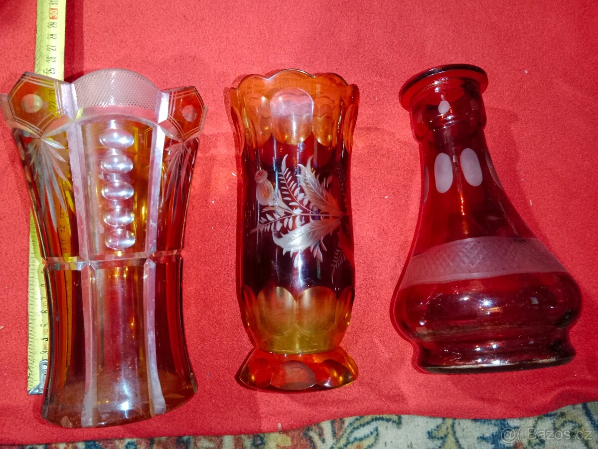 Vázy 30 ks - skleněné, porcelánové a mosazné - 9