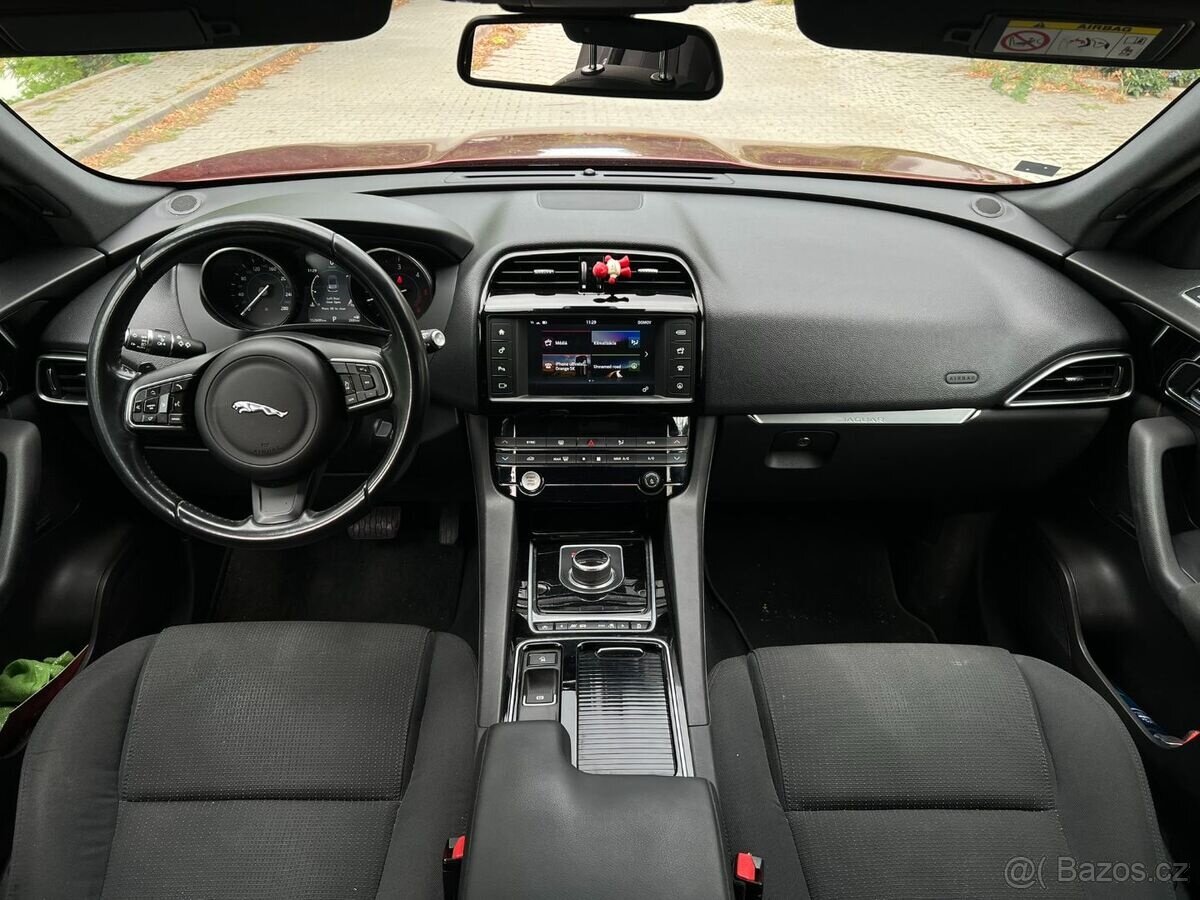 Jaguar F-PACE 3.0d V6 - 9