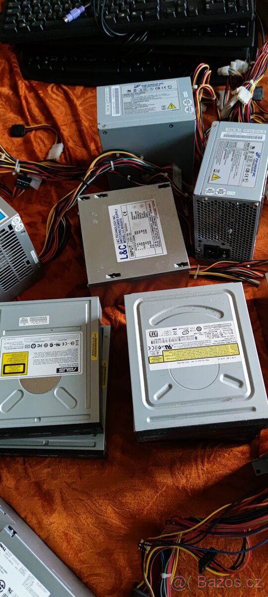 Konvolut komponentů k PC - 9