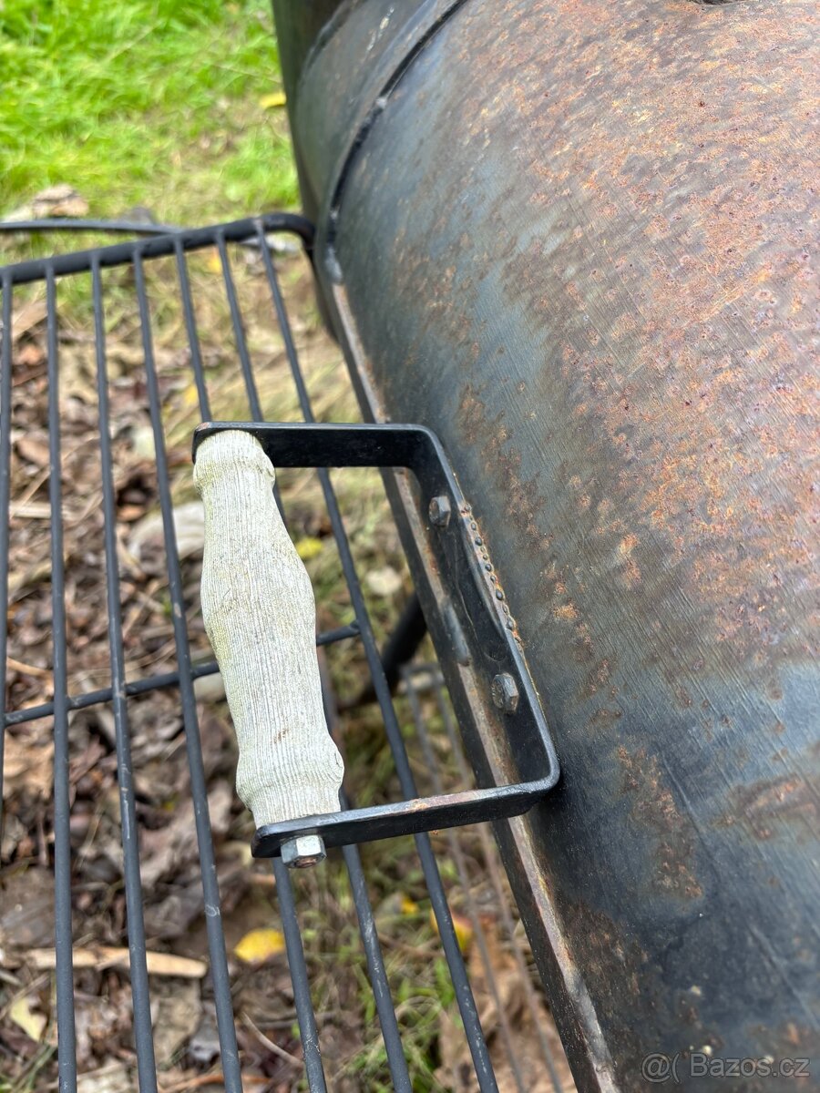 Gril s udírnou - lokomotiva - 9