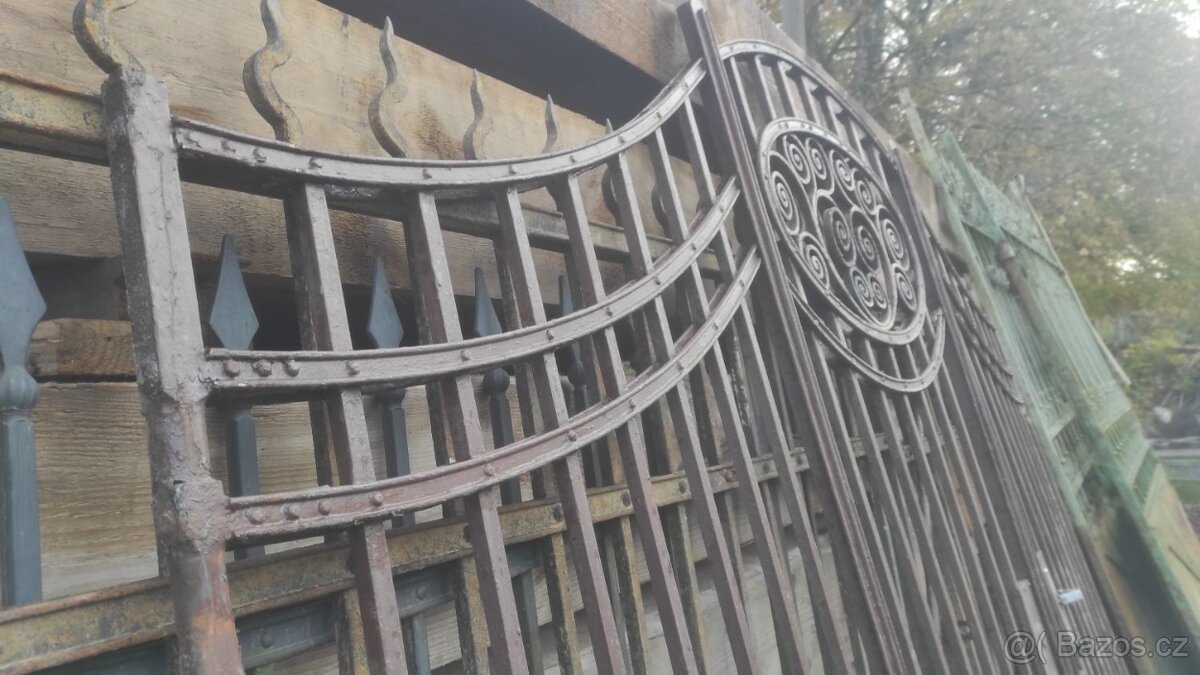Stará železná brána, 268 cm x výška 220 cm - 9