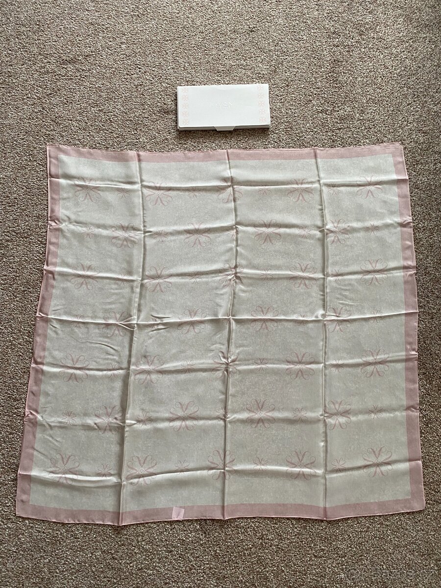 Nový dámský šátek Avon z hedvábí - decentní vzor, orig. bal. - 9