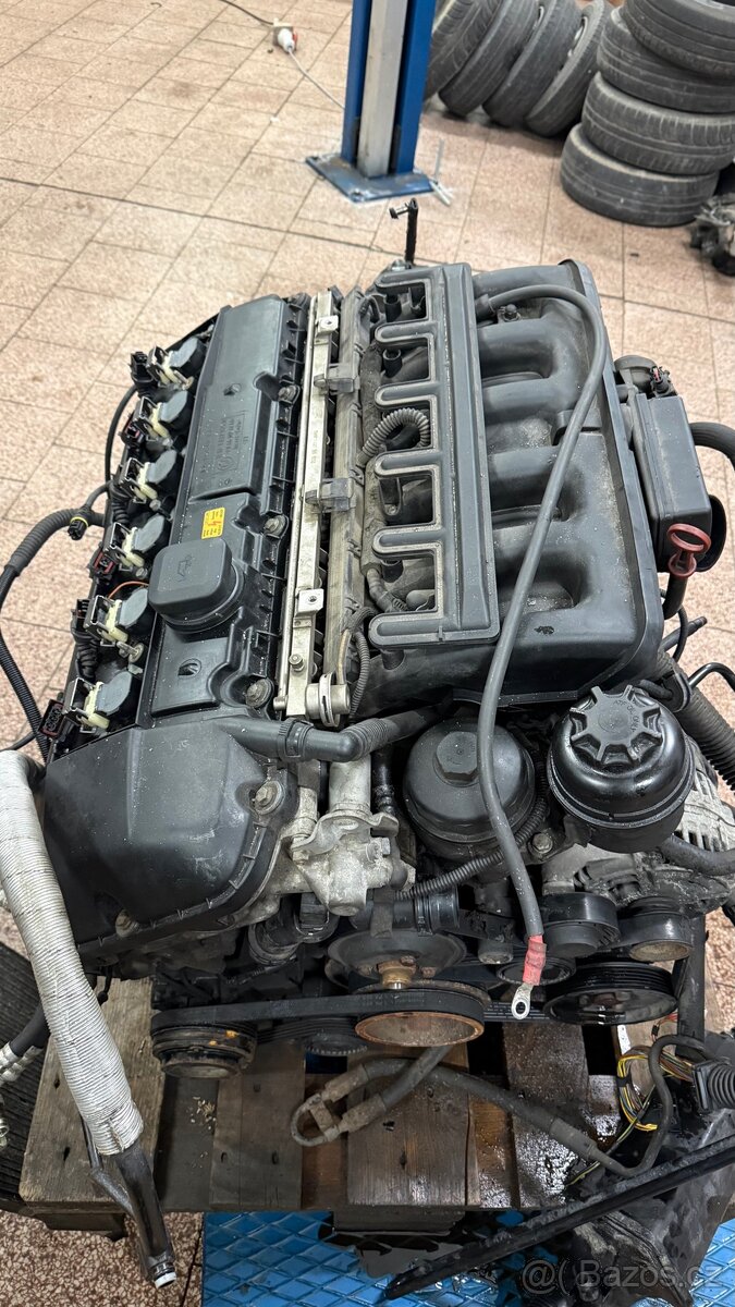 BMW E46 328ci na díly M52B28 - 9