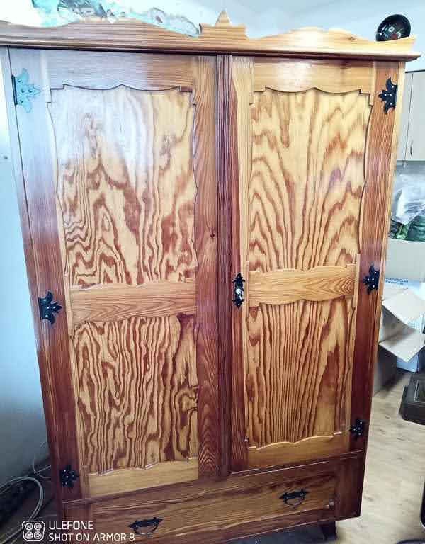 Nízká jídelní skříň - 9