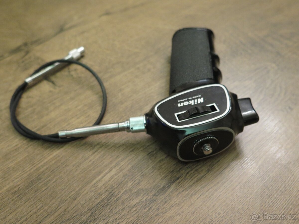 Nikon pistolová rukojeť PG2 II s kabelem MC-3 Pistol Grip - 9