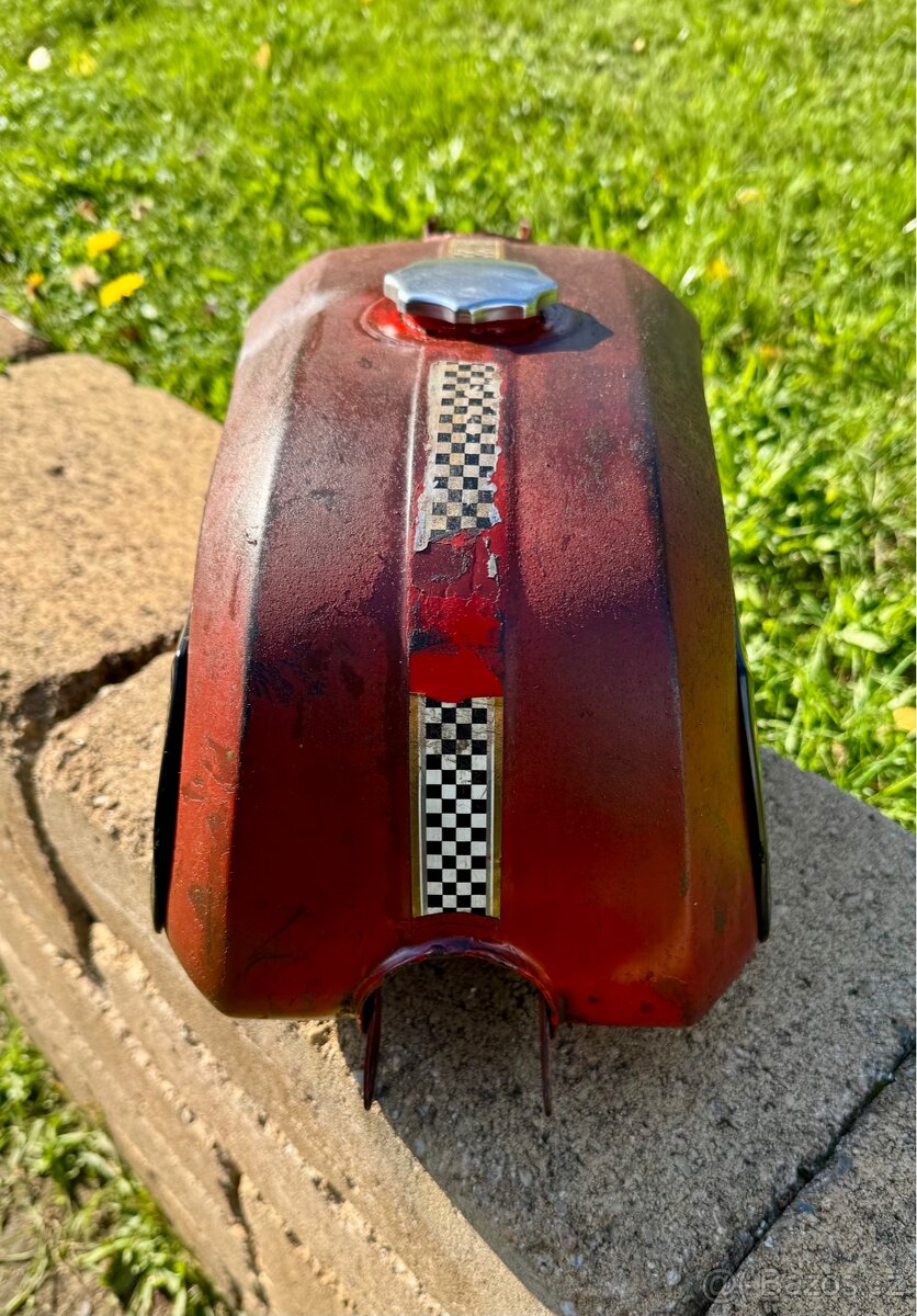 ČZ 125 175 - nádrž s víčkem - 9