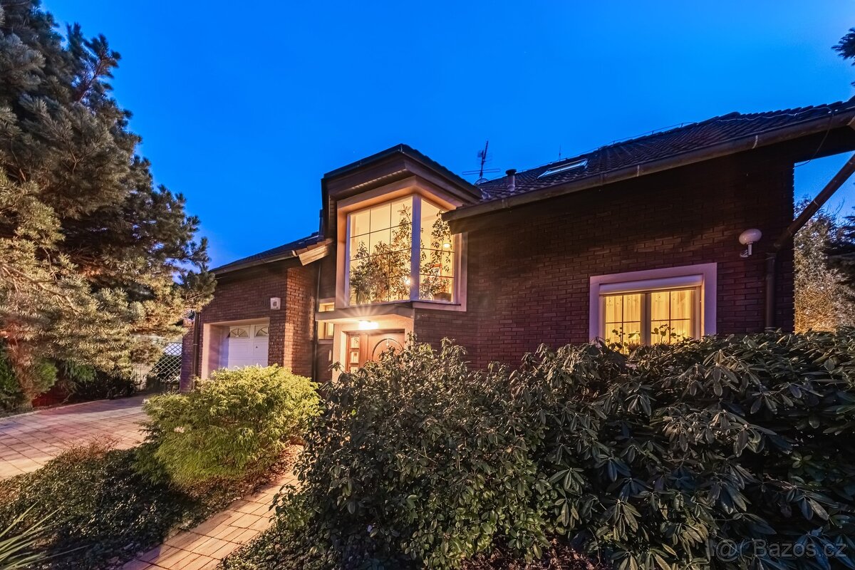 Prodej prostorného rodinného domu 6+kk v klidné lokalitě Hor - 9