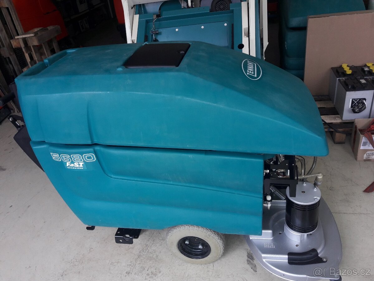 Podlahový mycí stroj Tennant 5680 Disk 80 s vl. pojezdem - 9