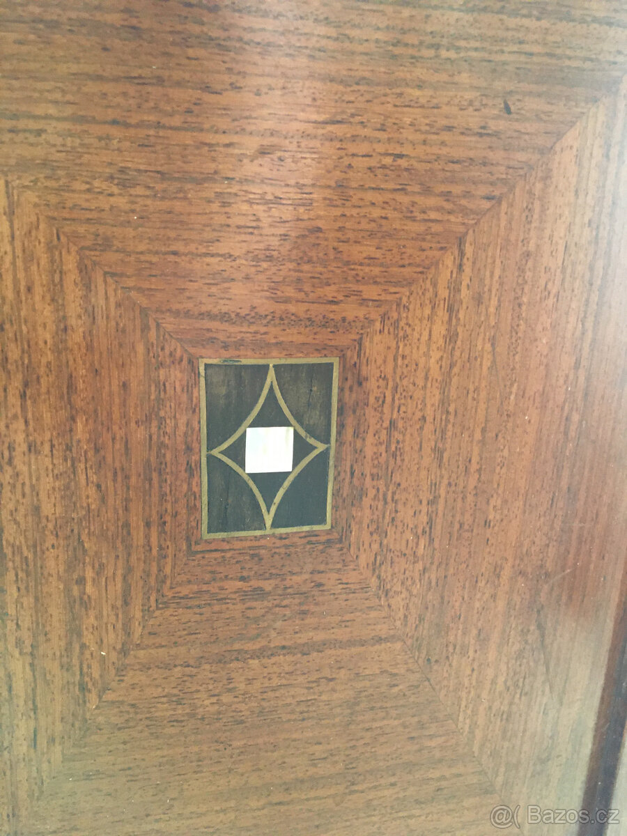 Ředitelský psací stůl - 9