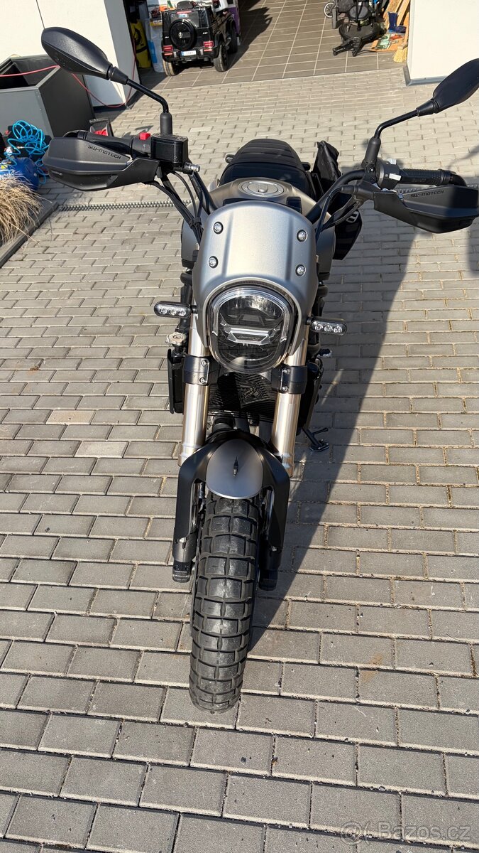 Benelli Leoncino 800 - 9