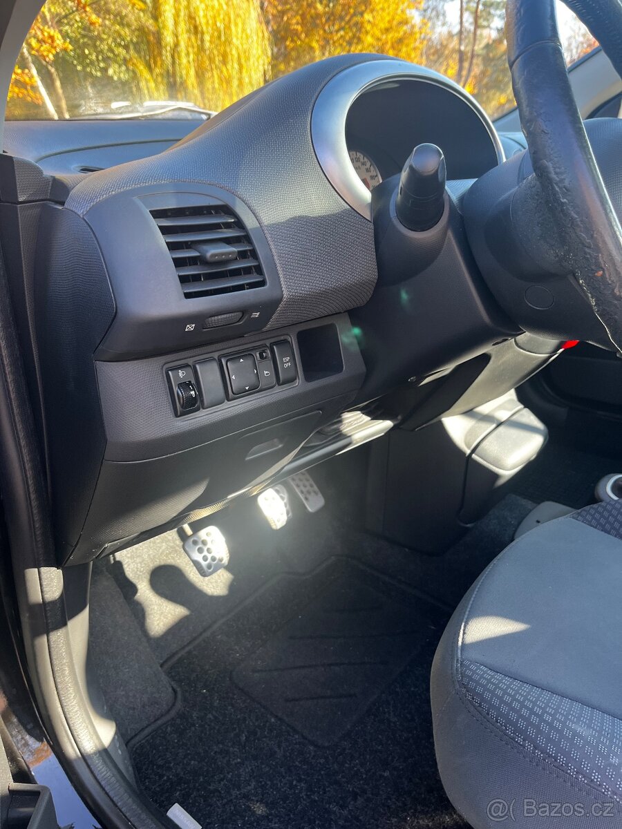 Nissan Micra Cabrio 1.6 rok 2007 - 9