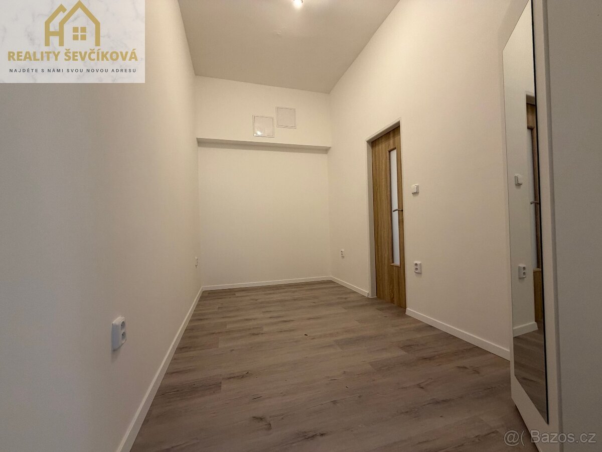 Pronájem 2+1 po celkové rekonstrukci, 51 m2 – Velké náměstí - 9