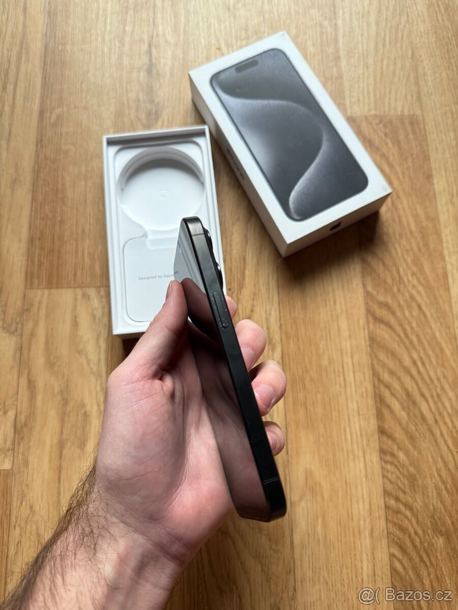 Apple iPhone 15 Pro 1TB černý - 9