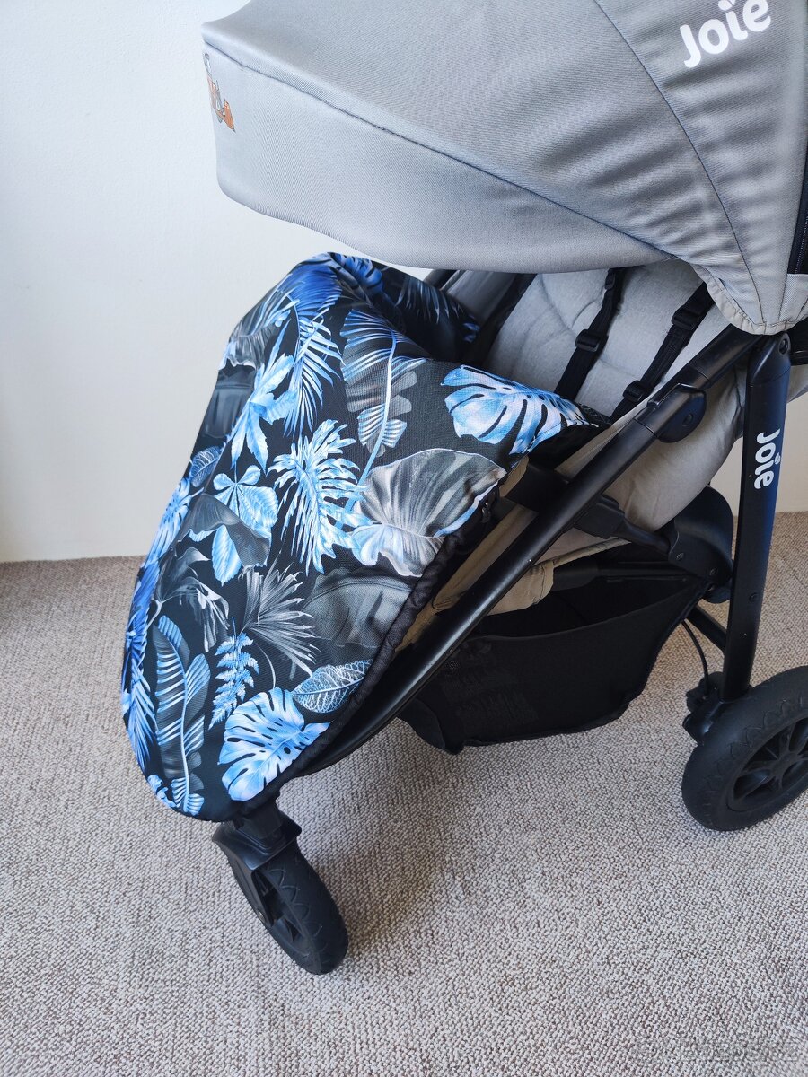 Kočárek s příslušenstvím - 9