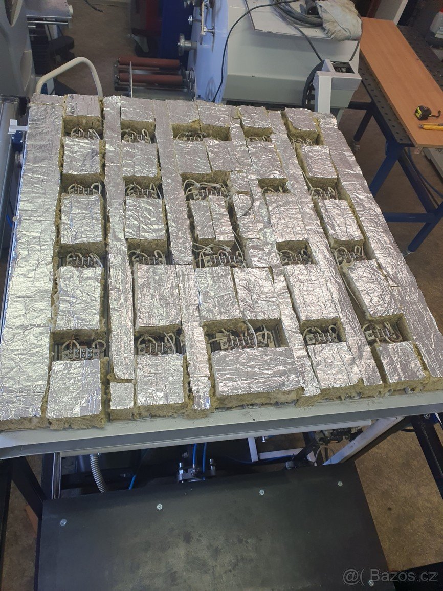 Vakuový tvářecí lis - 9