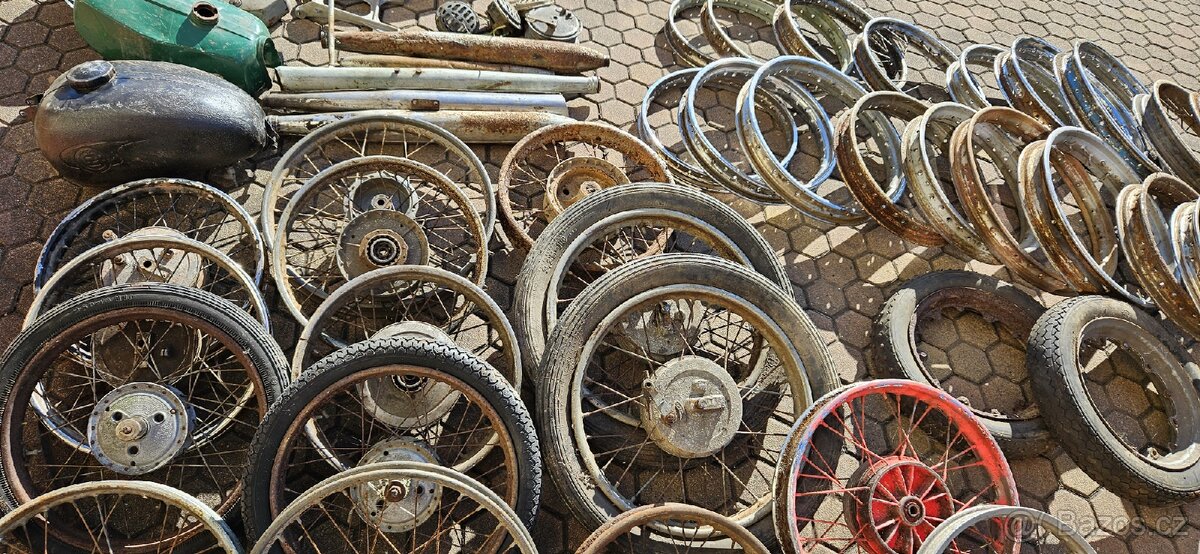 Kola nádrž výfuk blatník Jawa ČZ - 9