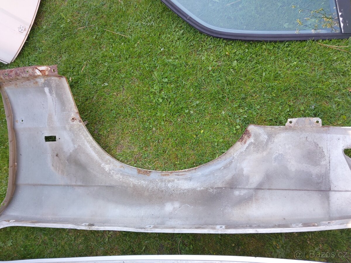 BMW e32 plechařina - 9