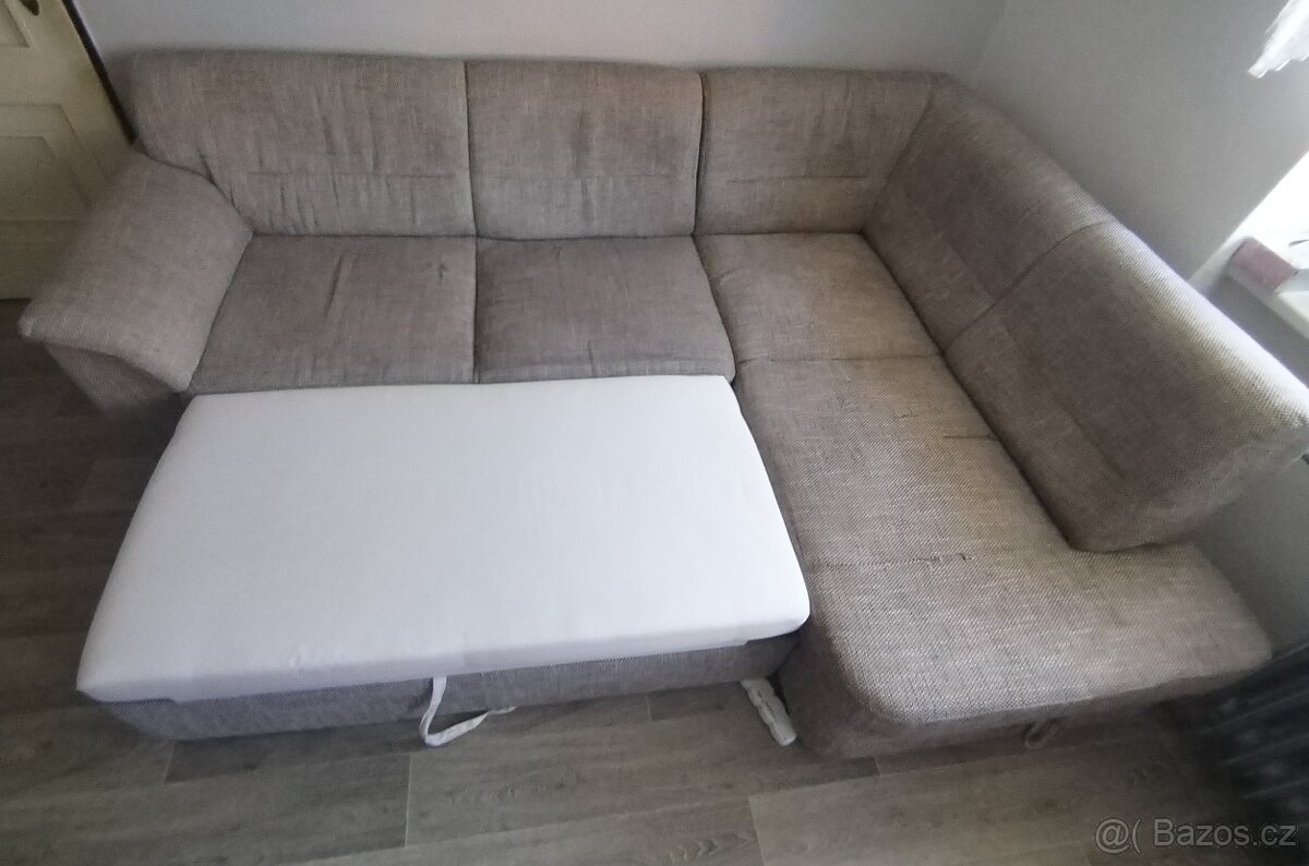 Prostorný rohový gauč do tvaru L - 9