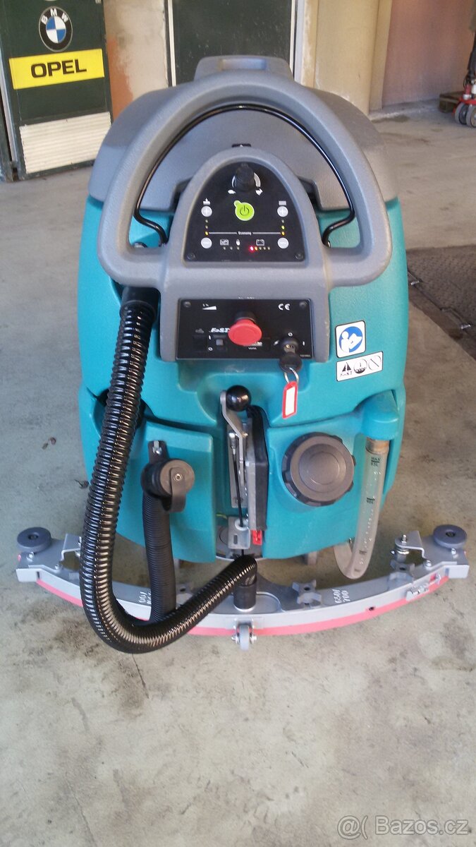 Podlahový mycí stroj Tennant T5 Disk 70 s vlastním pojezdem - 9