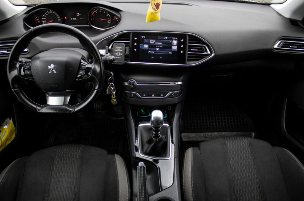 Peugeot 308 1.2 e-THP 130k Allure - 9