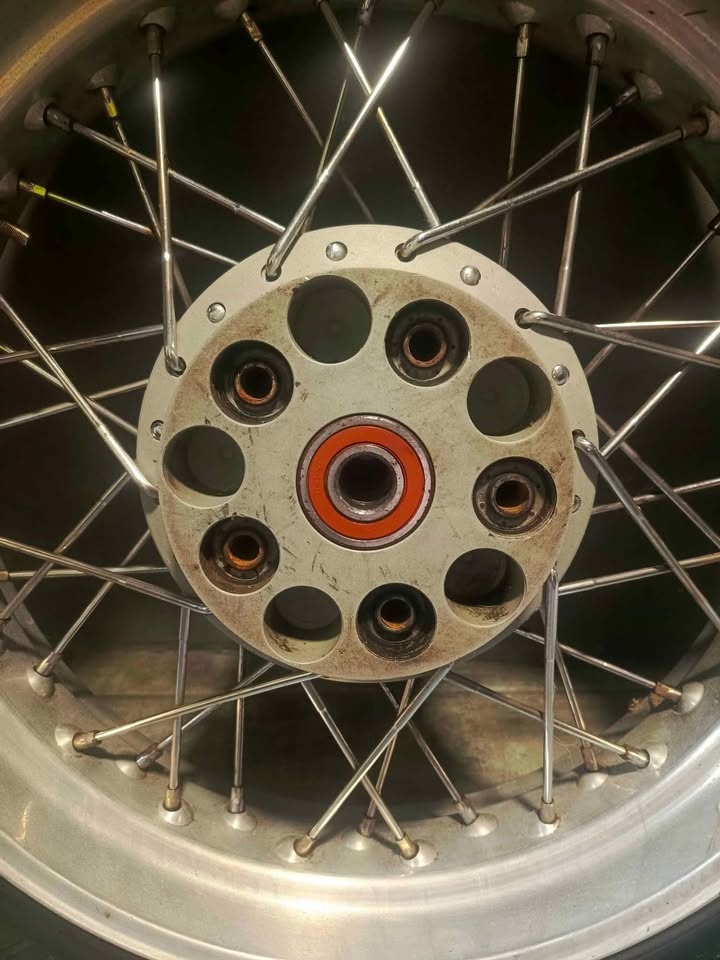 Drátěná kola na motorku - 9