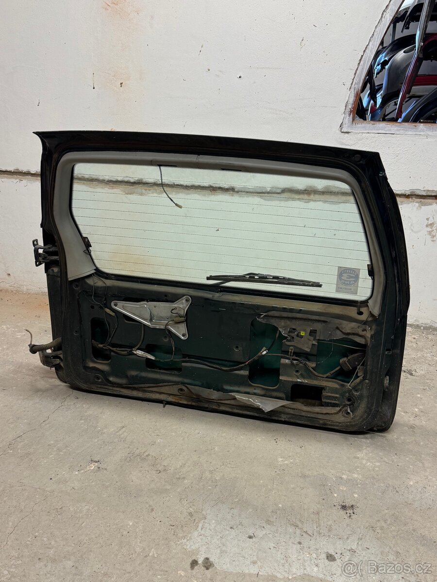 Suzuki Grand Vitara 1998-03, zadní 5. (páté) dveře poškozené - 9