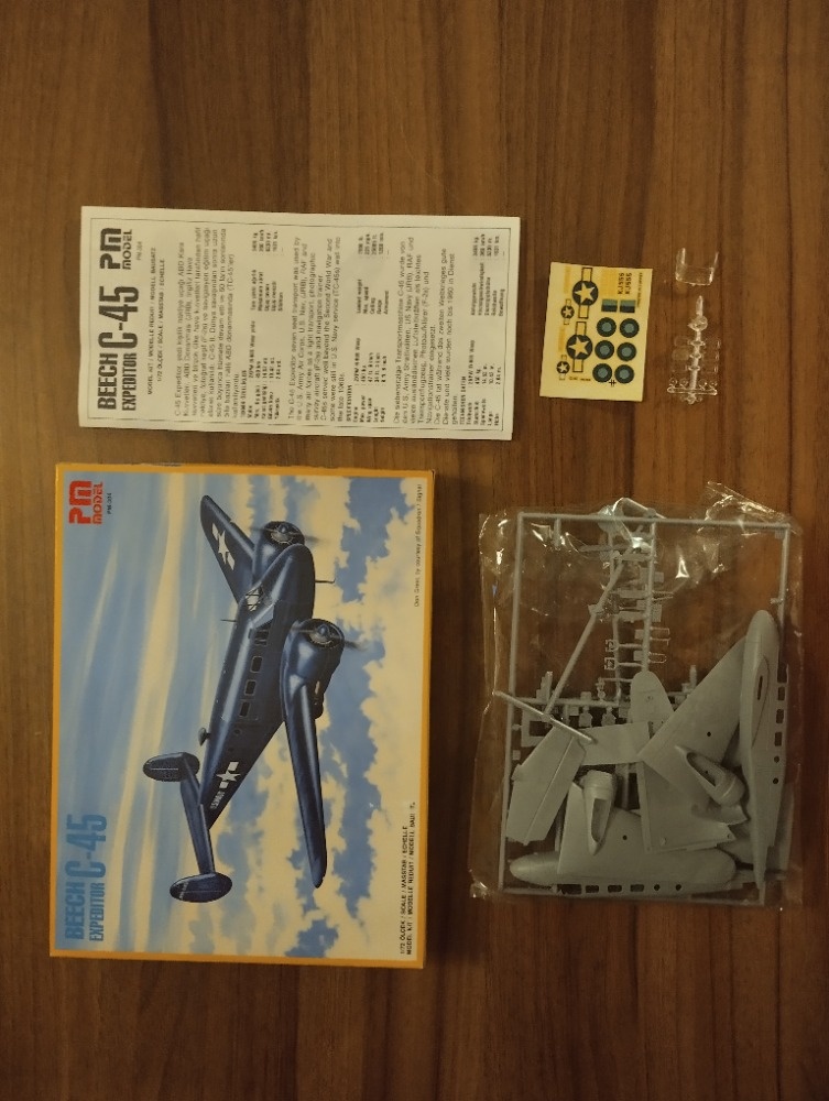 Modely letadel , dopraváky, vrtulníky,plastové stavebnice. - 9