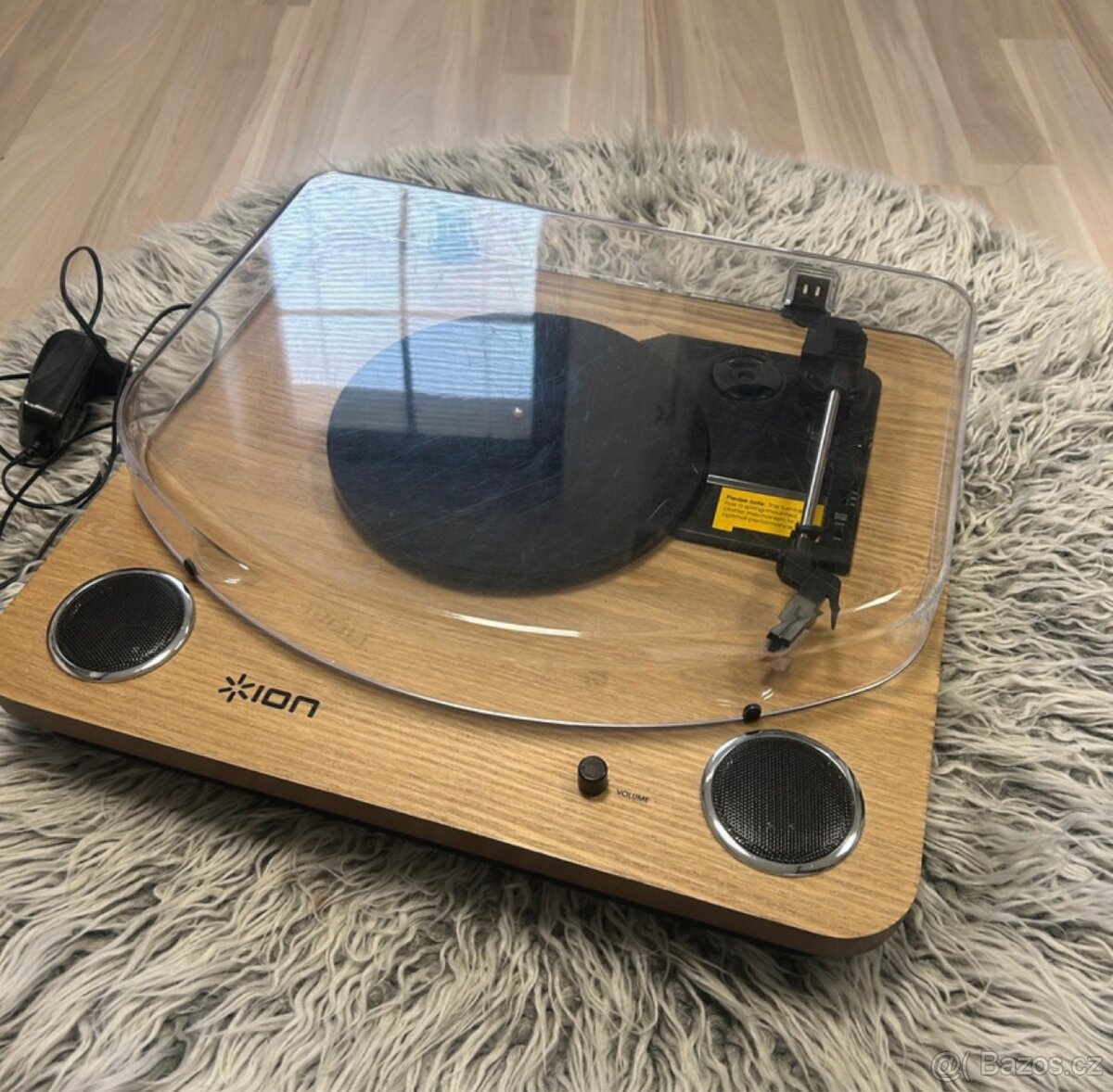 Gramofon ION - 9