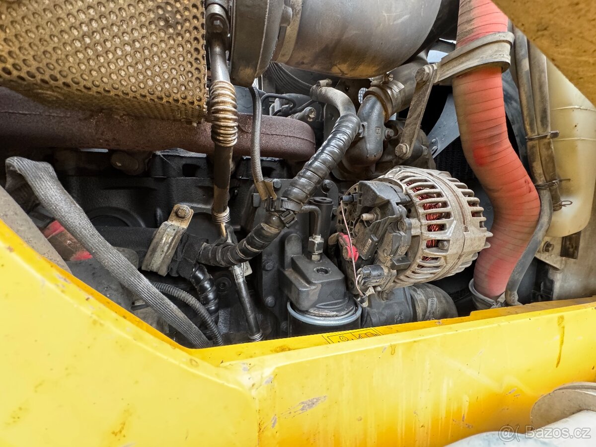 Komatsu WB 97 r5 - 9