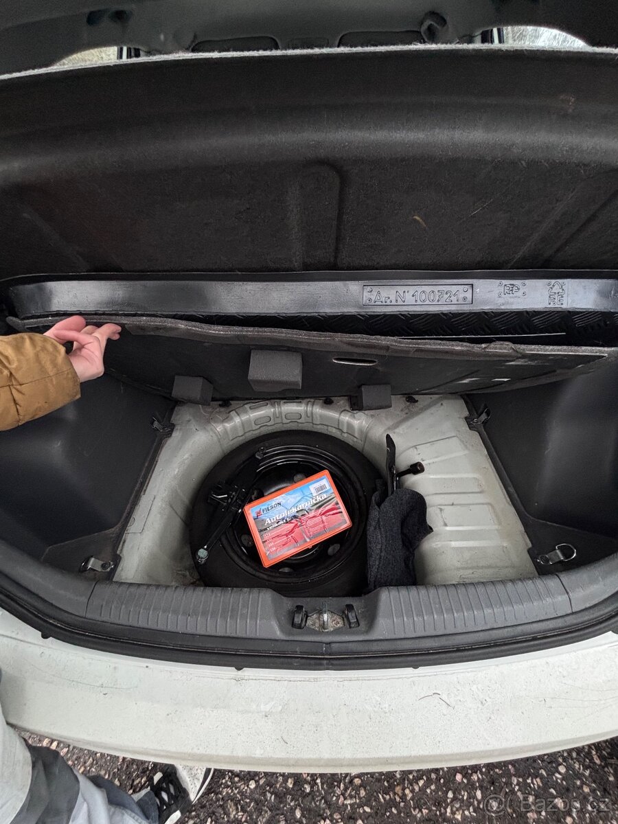 Kia Rio 1.4i 16V 2011 - 9