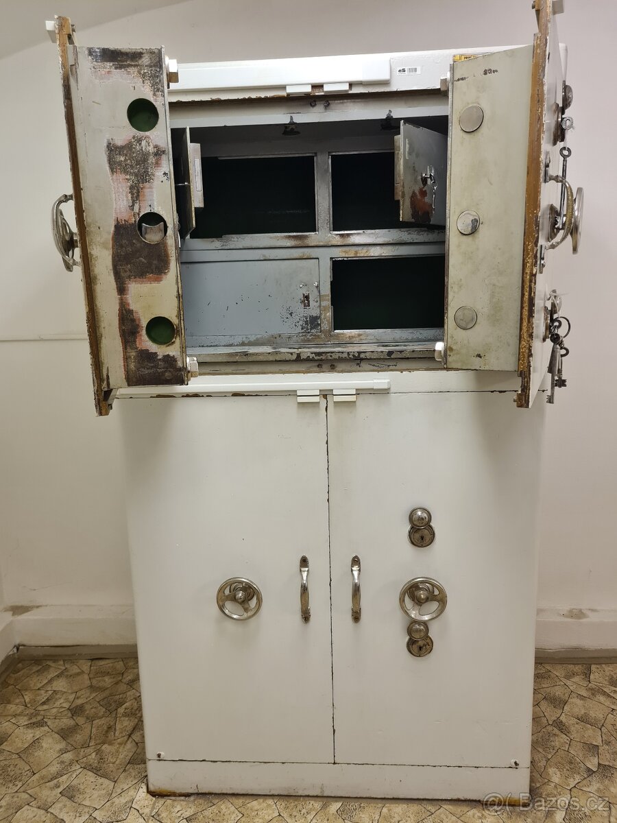 Prodám starožitný trezor bankovní trezor funkční č.3 - 9