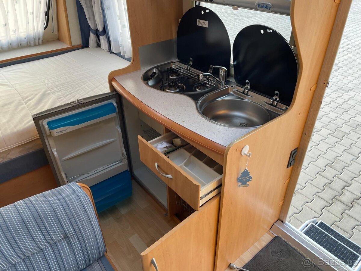 Hobby de luxe 400, 4 osoby, EL.POJEZD, bojler, pevná postel - 9