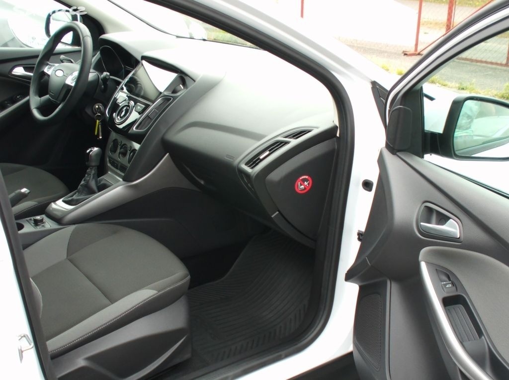 Ford Focus 1,6 16V vyhřív.sed,park.kamera,AndroidAuto,92kw - 9