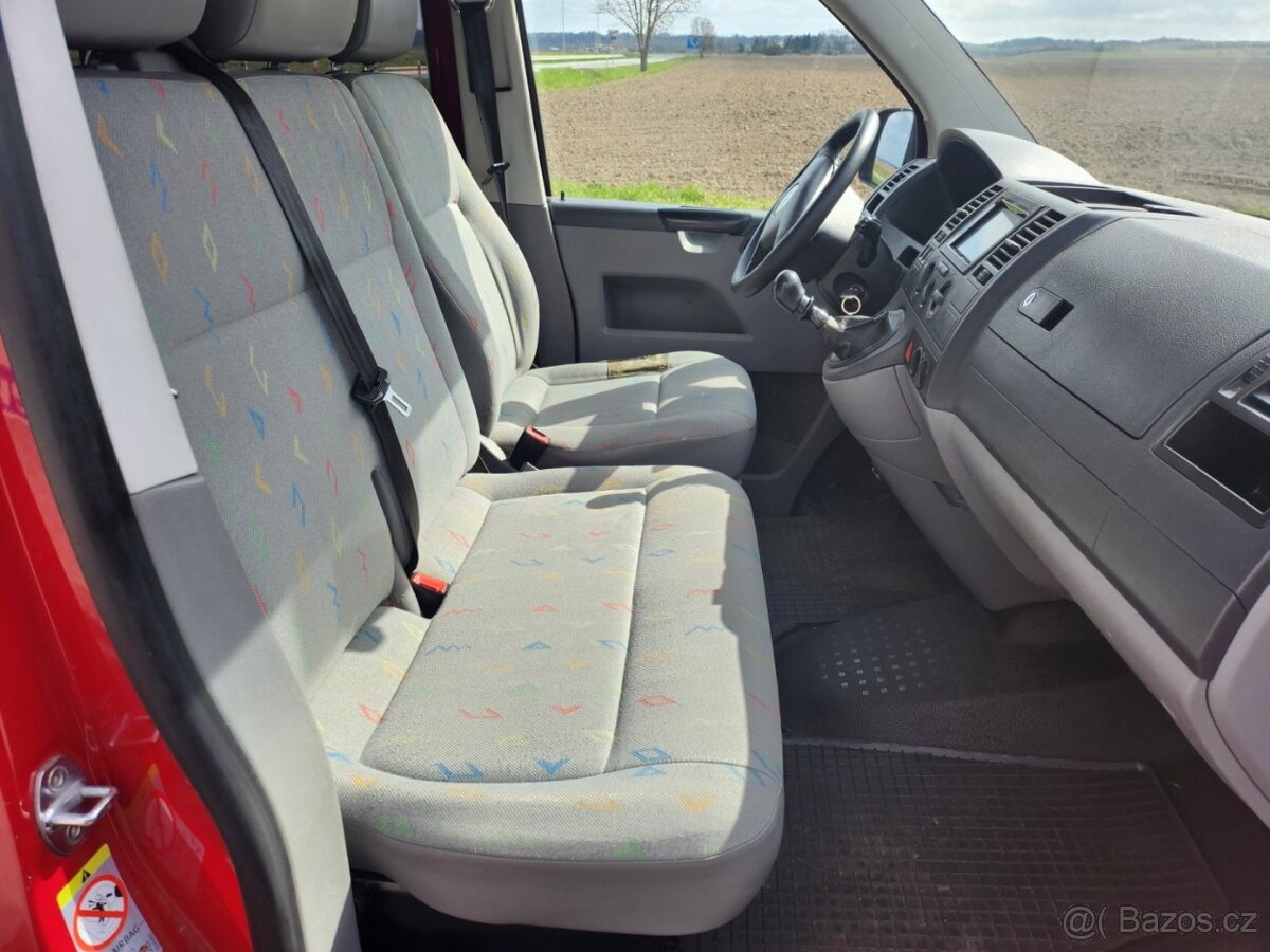 Volkswagen Transporter 2.5 TDI 6 míst - 9
