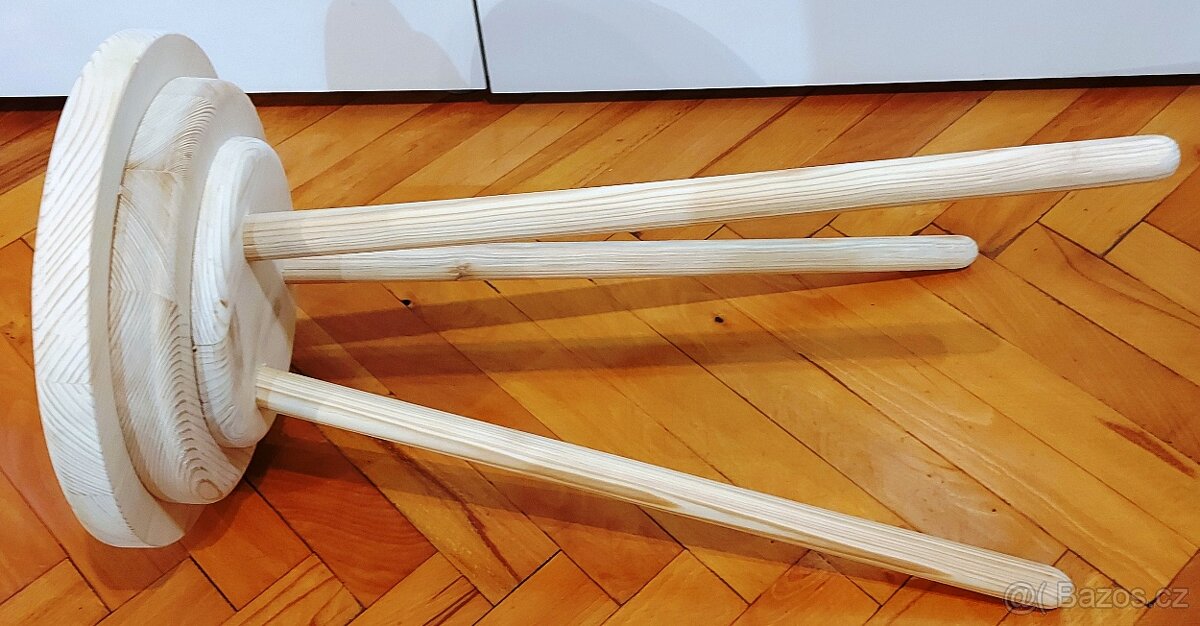 Květinový stolek na trojnožce.,. - 9