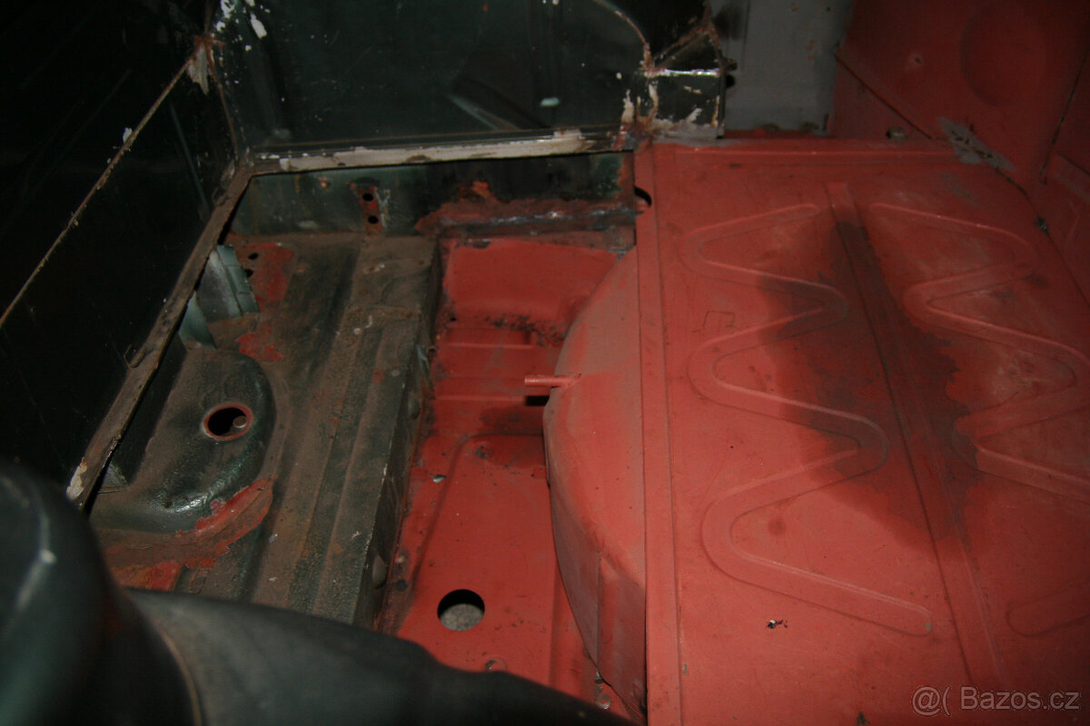 Tatra 613-4 karoserie po opravě - 9