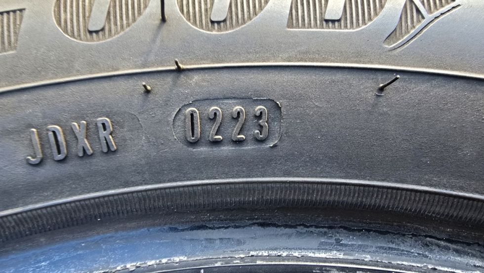 Celoroční pneu 215/55/17 Good Year - 9