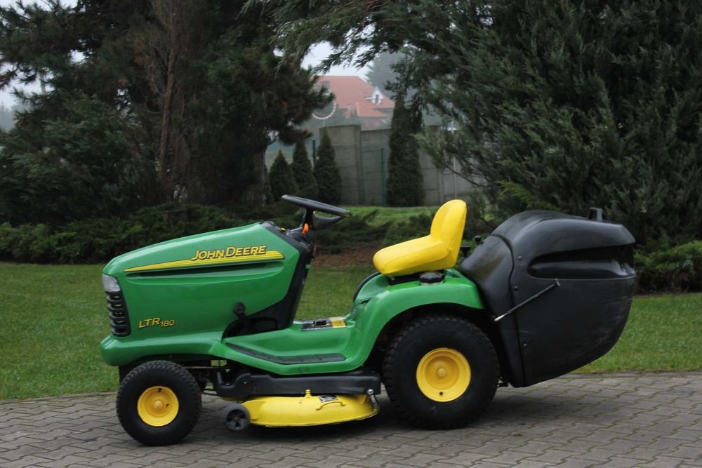 Zahradni traktor John Deere ltr180 - 9