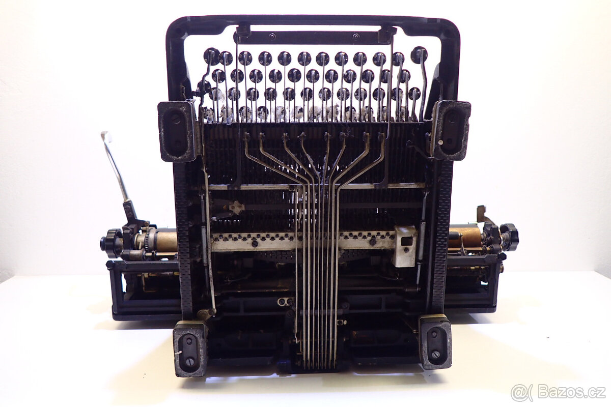 Psací stroj- Olivetti - Made in Italy - 1932 - 9