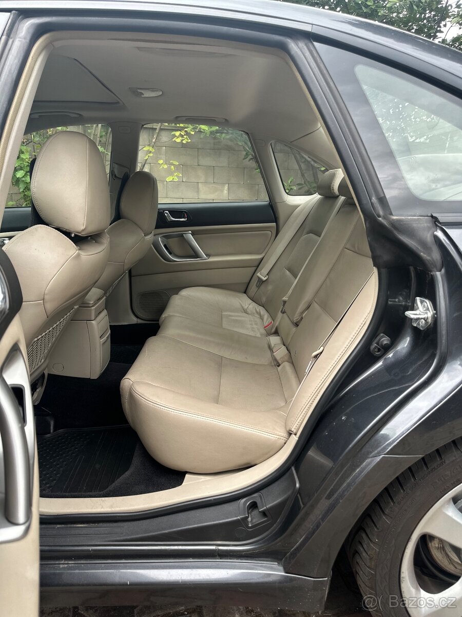 Subaru Legacy - 9
