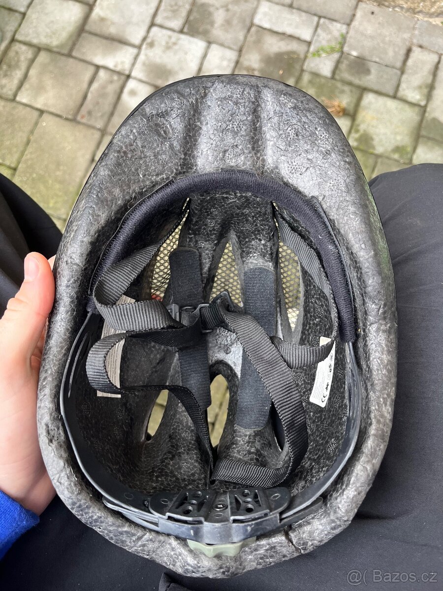 Cyklistické helmy - různé velikosti a motivy - 9