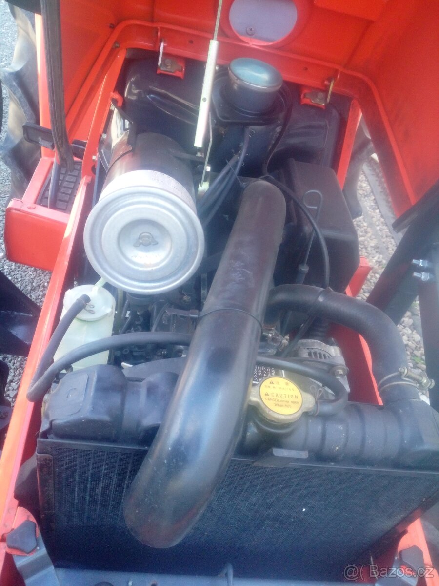 Hinomoto NZ 230 s nakladačem - 9