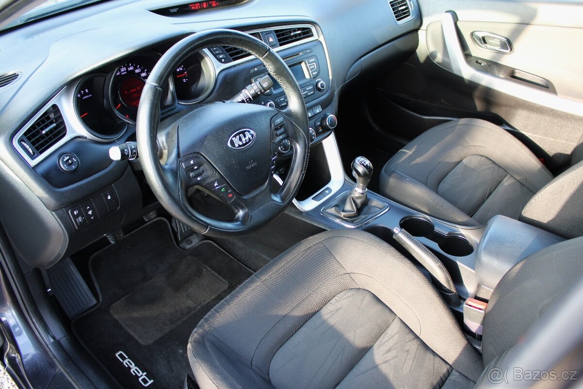 KIA Ceed 1.6 GDi 99kW serviska, 2x kola - 9