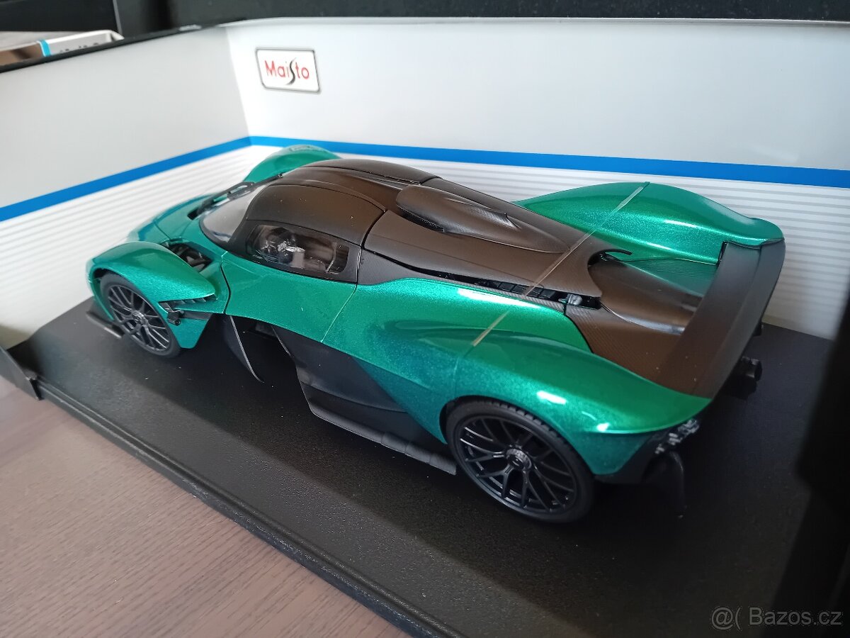 Aston Martin Valkyrie a Ford F150 Pick-Up 1:18 Maisto - 9
